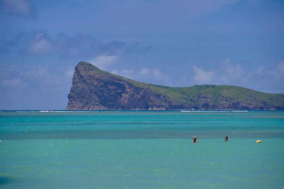 SeaSide Apartment, 3 bedroom, sea view Apartment in Rivière du Rempart District, Mauritius