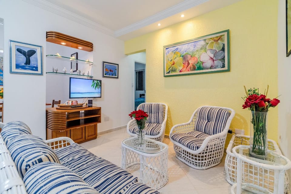 Tudo Perto | Praia a 300m | Enseada Apartment in State of São Paulo