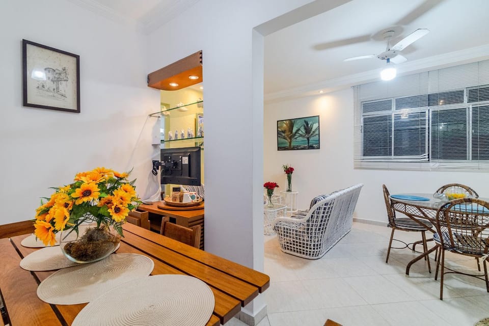 Tudo Perto | Praia a 300m | Enseada Apartment in State of São Paulo