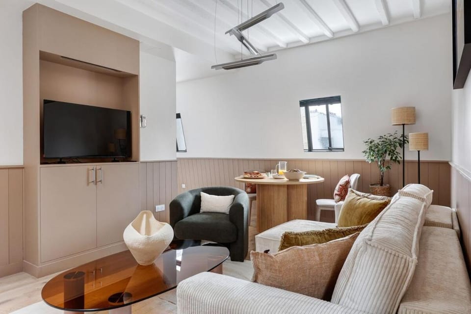 Saint Placide VI Suite Apartment in Paris