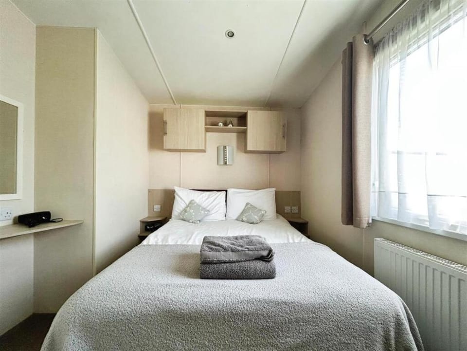 Seaview Holiday Park - 2 bedroom sleeps 6 Family & Pet friendly House in Whitstable