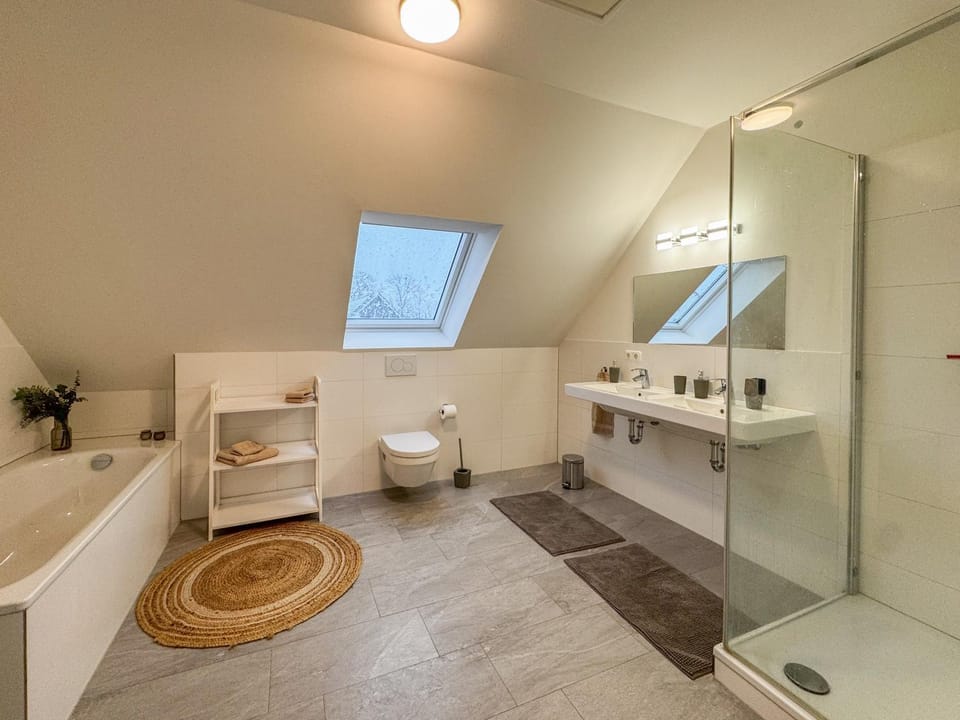 Shower, Toilet, Bathroom, Bath