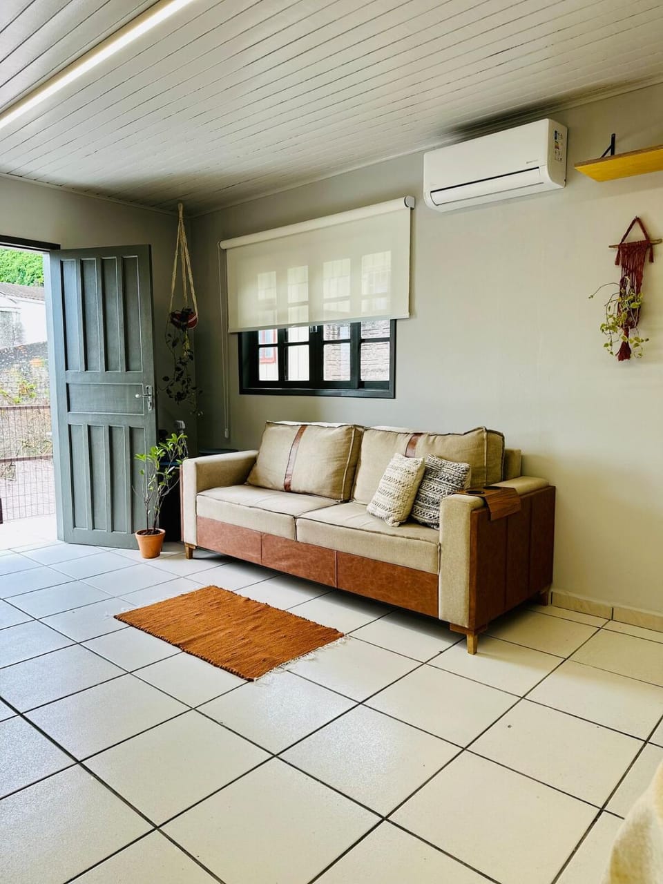 Living room, air conditioner