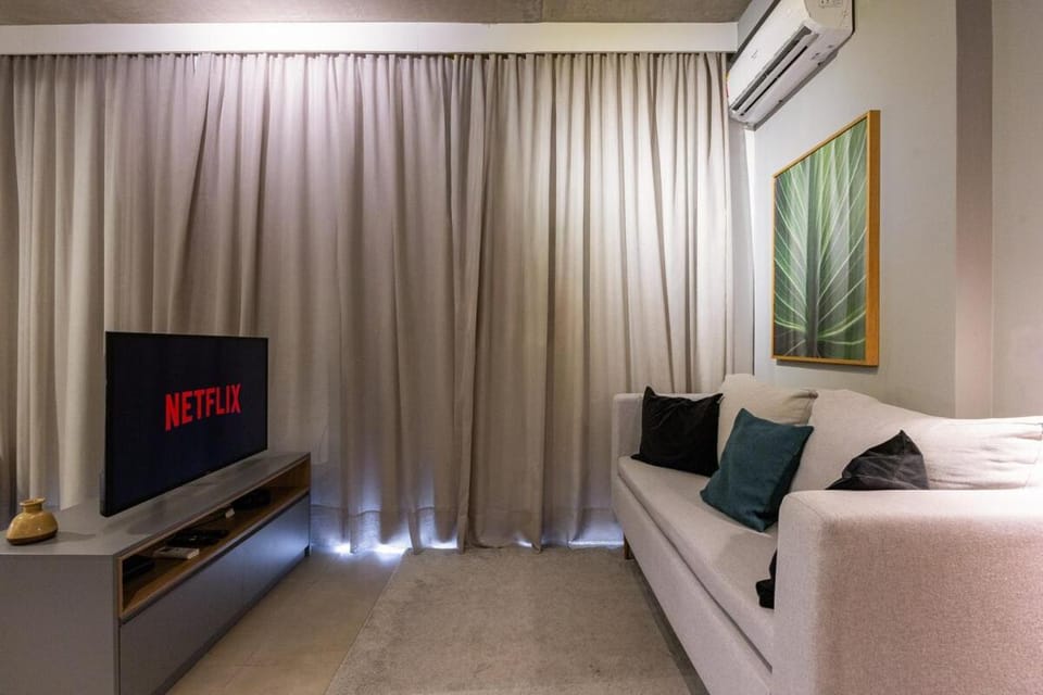 TV and multimedia, Living room, Photo of the whole room, Seating area, Bedroom