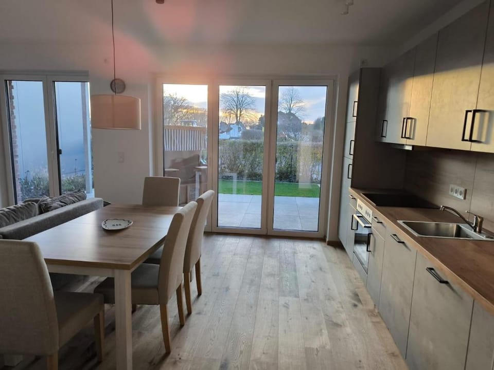 Kitchen or kitchenette, Dining area, dishwasher, pet friendly, stove