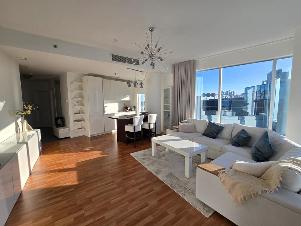 Kitchen or kitchenette, Living room, Seating area, Dining area