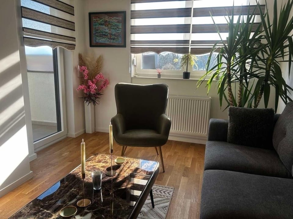Living room, Seating area, internet