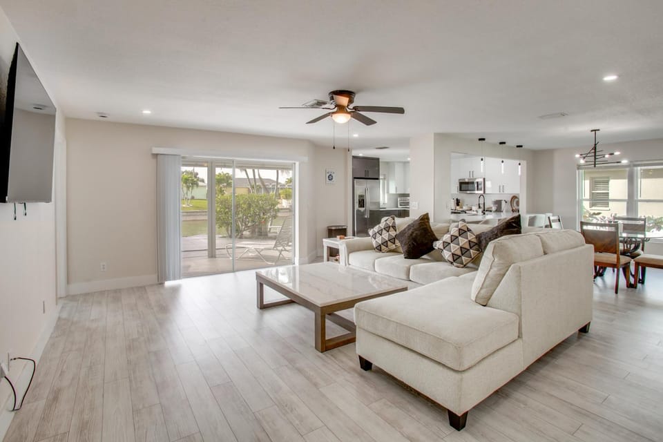 Fishing Dock & Pool: Waterfront Cape Coral Retreat House in Cape Coral