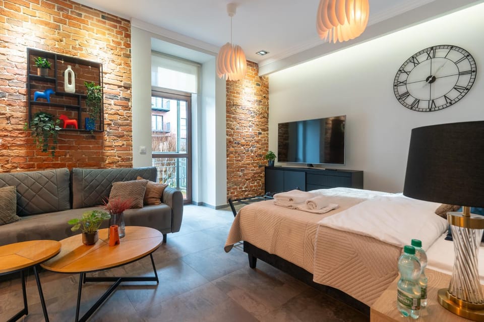 Communal lounge/ TV room, Bed, TV and multimedia, Living room, Photo of the whole room, Seating area, Evening entertainment