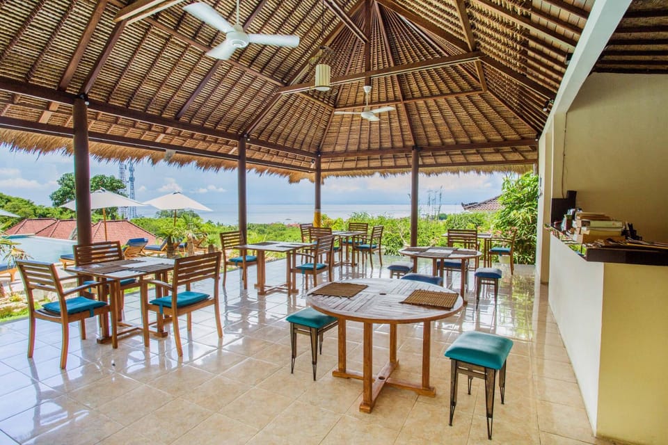 Restaurant/places to eat, Lounge or bar