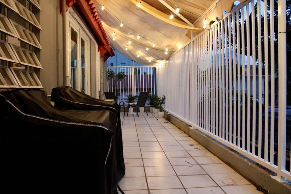 Vintage Charm PatioLushBedsCentral1GWasherDry Apartment in San Juan