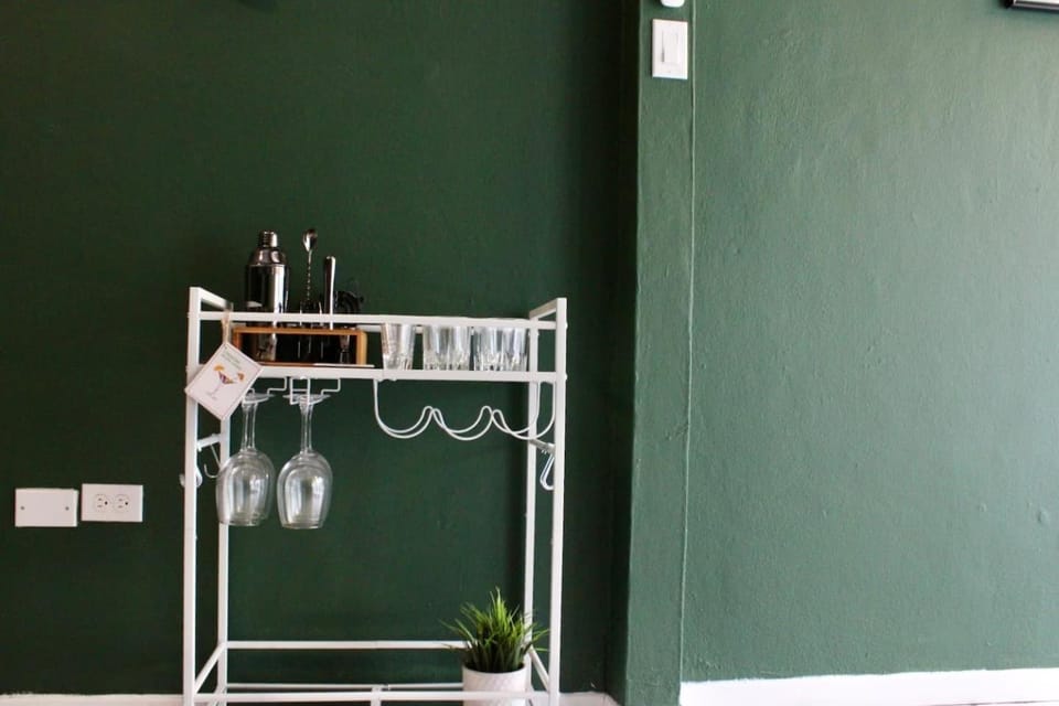 Vintage Charm PatioLushBedsCentral1GWasherDry Apartment in San Juan