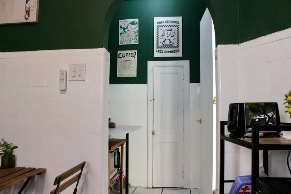 Vintage Charm PatioLushBedsCentral1GWasherDry Apartment in San Juan