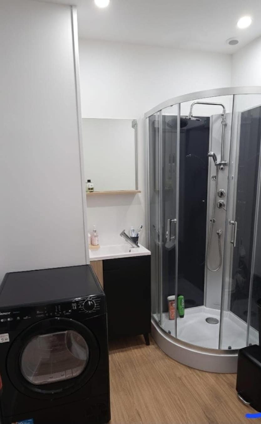 Appartement rénové à neuf Centre Gare Gisors lestroishorizons Apartment in Normandy