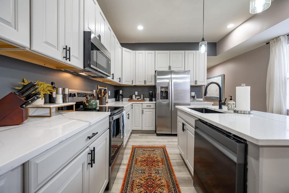 Modern & Stylish - Mins to Downtown - Family Friendly House in Indianapolis