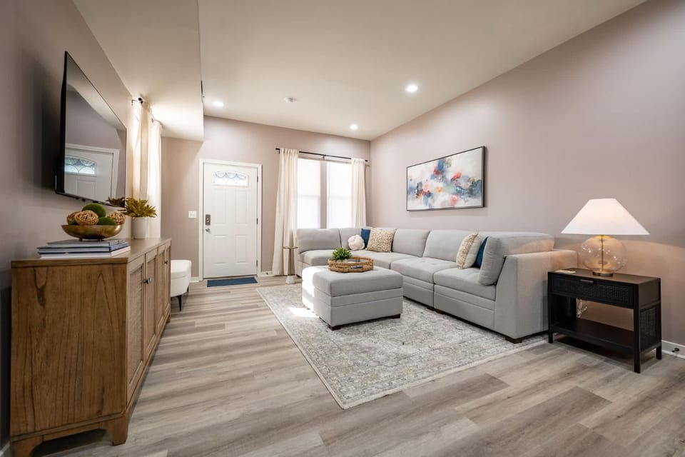 Modern & Stylish - Mins to Downtown - Family Friendly House in Indianapolis
