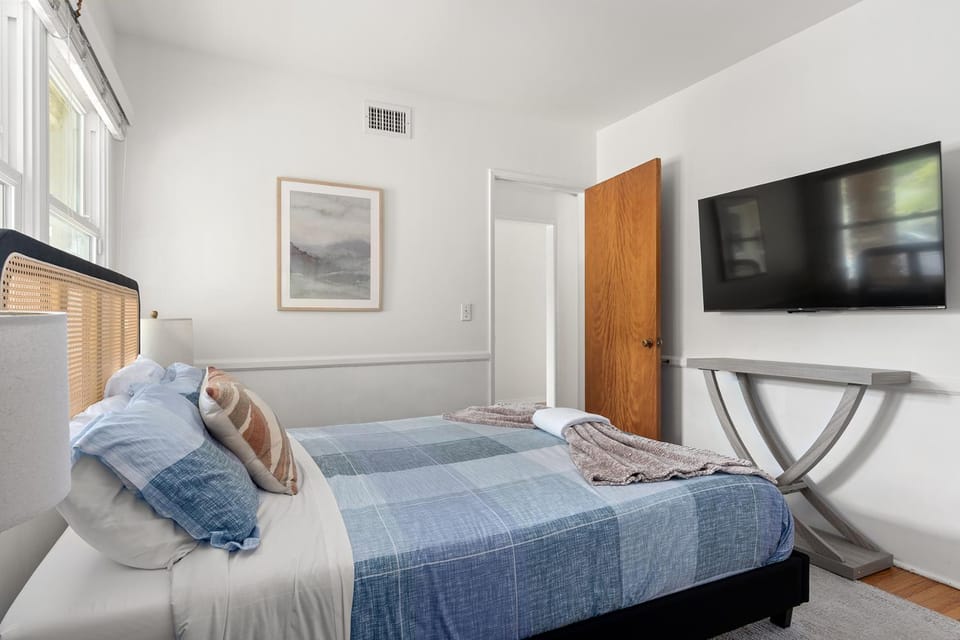Venice Haven Backyard 4BR Central location, near beach Villa in Venice Beach