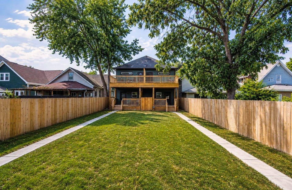Emerald Escape-Family Friendly Duplex-Long Stays Welcome House in Indianapolis