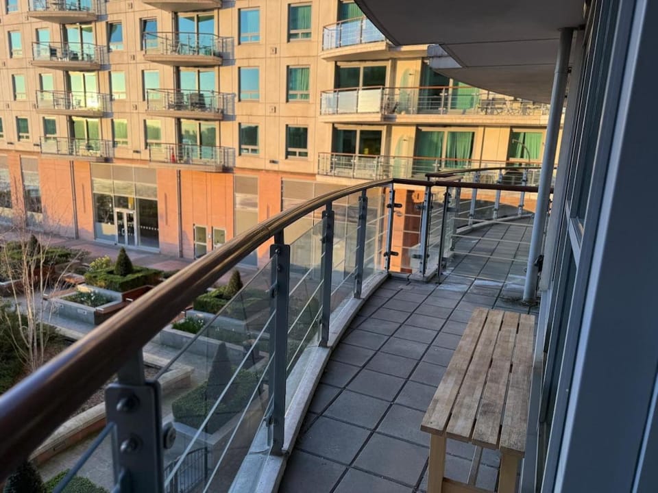 The Thamesview Escape 550sqf Apartment in City of Westminster