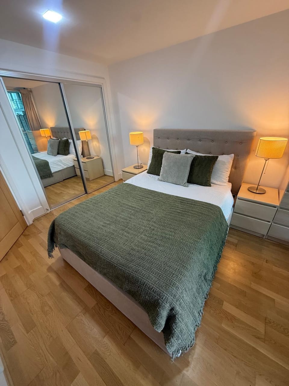 The Thamesview Escape 550sqf Apartment in City of Westminster