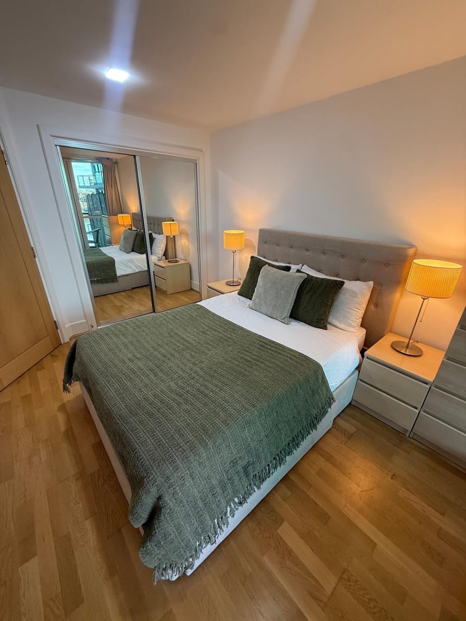 The Thamesview Escape 550sqf Apartment in City of Westminster