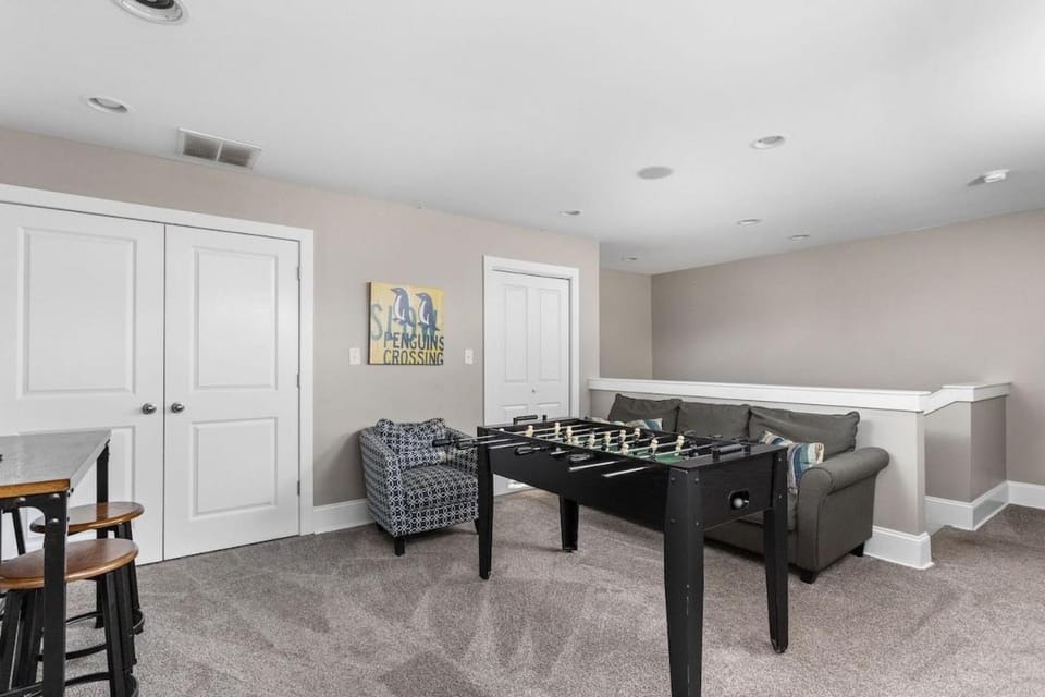 Urban Luxury in Fountain Square - Walk to Fun - Family Friendly House in Indianapolis