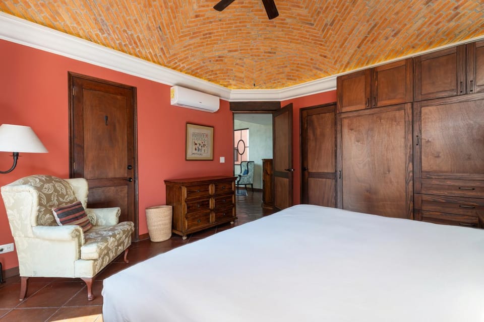 Bed, Seating area, Bedroom, wardrobe