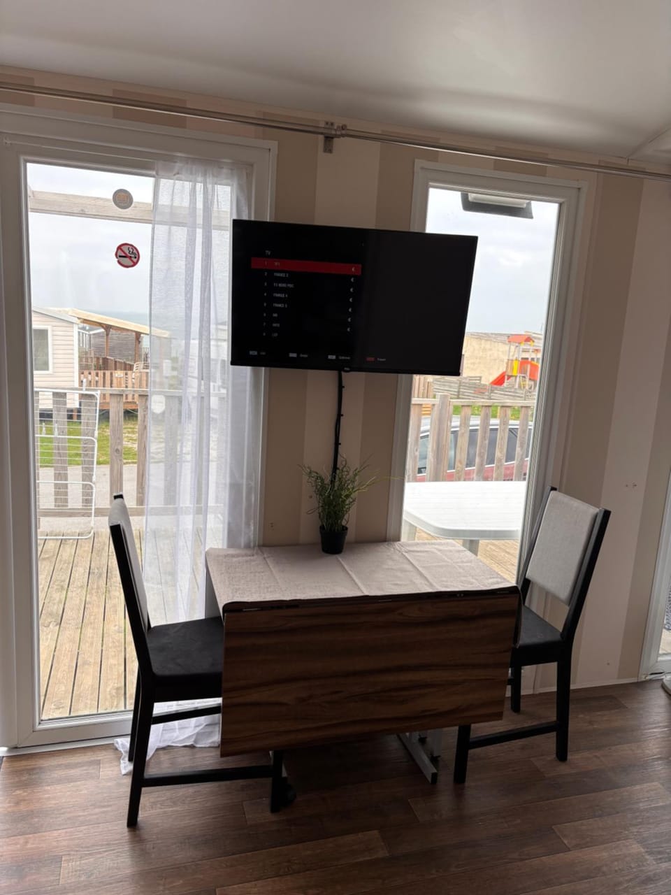 mobil-home 1 à 6 personnes 2 chambres 2 sde le Portel 62480 Campground/ 
RV Resort in Le Portel