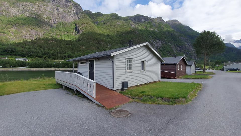 Åndalsnes Camping og Motell AS Campground/ 
RV Resort in Trondelag