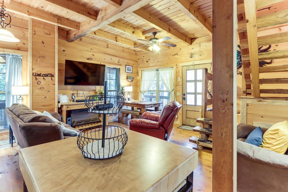Newly Refreshed! Suches Cabin w/ Deck, Fire Pit Cabin in Union County