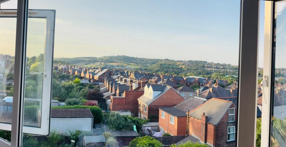 Ensuite Near Hillsborough Stadium Peak District Fast WiFi and Free Parking Vacation rental in Sheffield