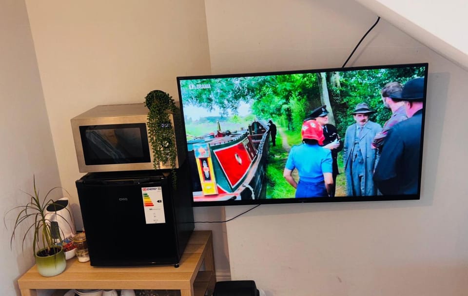 Ensuite Near Hillsborough Stadium Peak District Fast WiFi and Free Parking Vacation rental in Sheffield