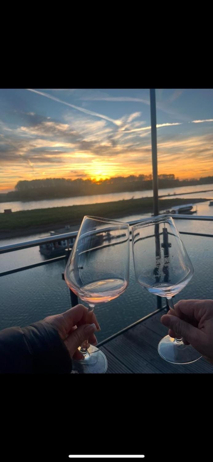 Natural landscape, Food and drinks, Lake view, River view, Drinks, Alcoholic drinks, Sunrise, Sunset