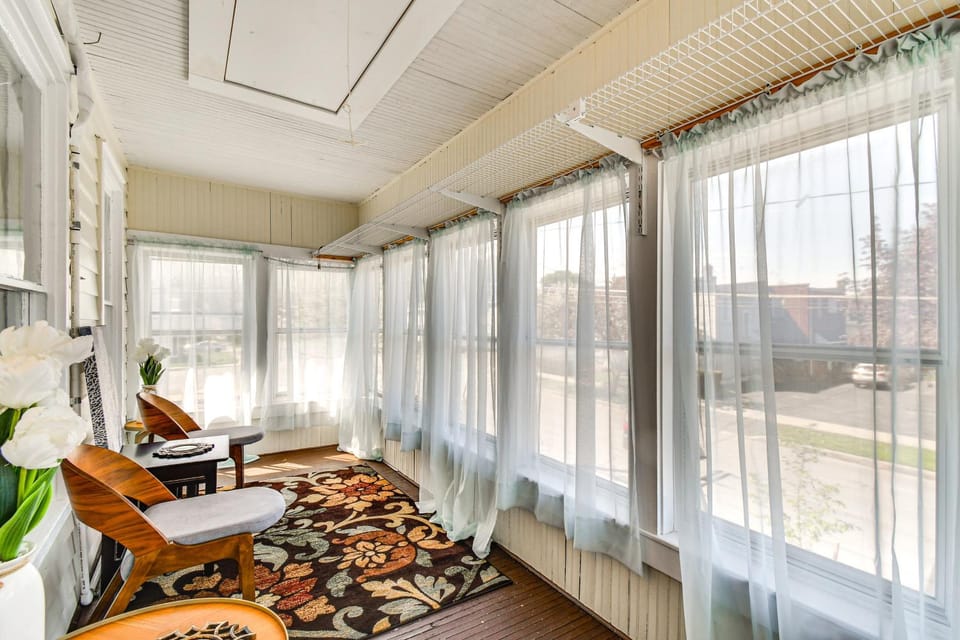 Walk to Lake Ontario & Parks! Lovely Apartment Apartment in Oswego