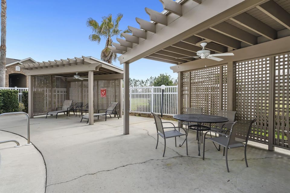 Spacious Condo minutes from the Beach and Foley Outlets Apartment in Foley