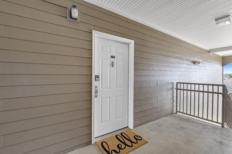 Spacious Condo minutes from the Beach and Foley Outlets Apartment in Foley