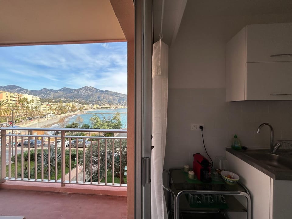 Appartamento Fronte Mare con Terrazza McGregor's Seaview Apartment in Roquebrune-Cap-Martin