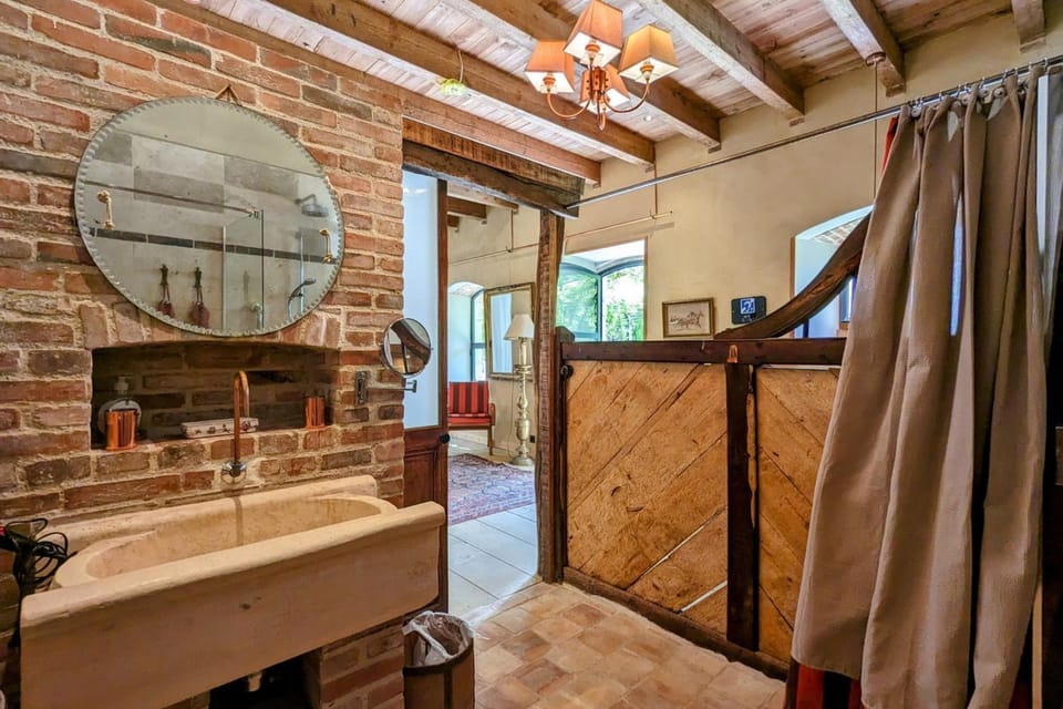 L'Ecurie Former stable with charm and light Apartment in Centre-Val de Loire