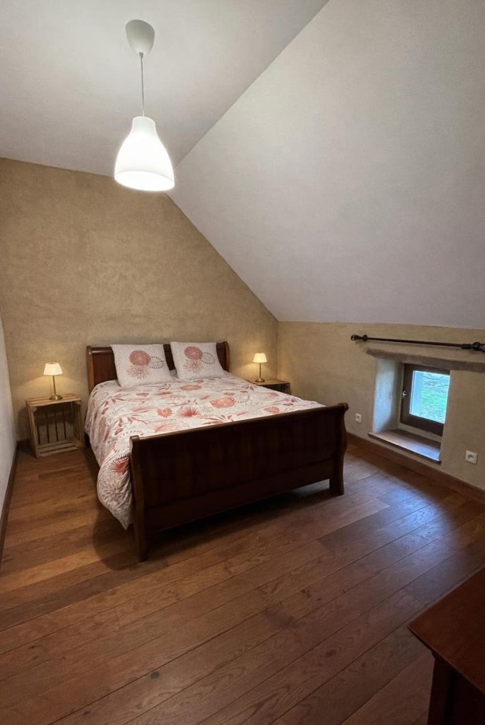 Bed, Photo of the whole room, Bedroom