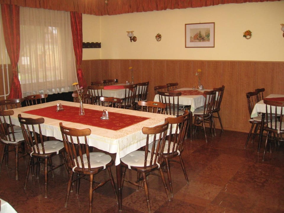 Restaurant/places to eat, Banquet/Function facilities