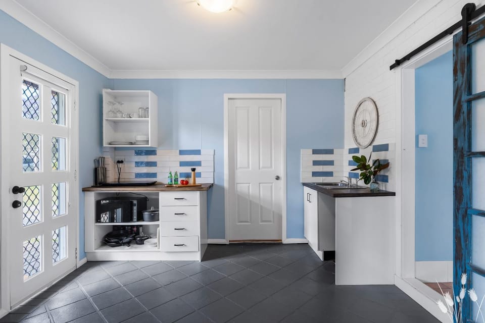 Kangaroo Sanctuary Studio Apartment in Saint Georges Basin