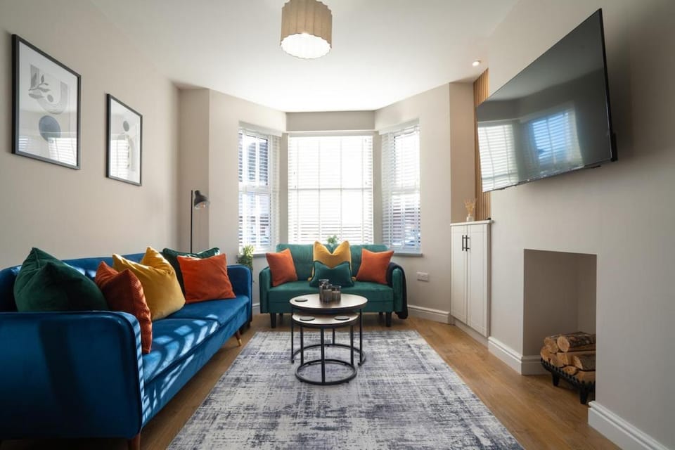 Edwardian Home Sleeps 6 Chesterfield House in Chesterfield