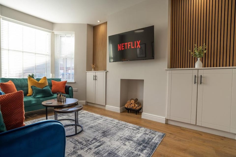Edwardian Home Sleeps 6 Chesterfield House in Chesterfield