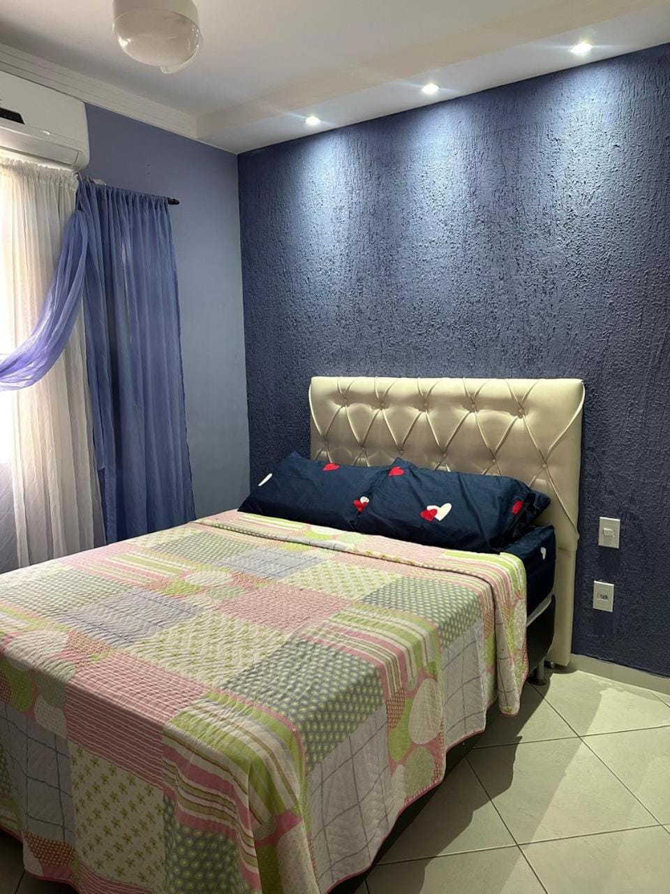 Bed, Photo of the whole room, Bedroom, air conditioner