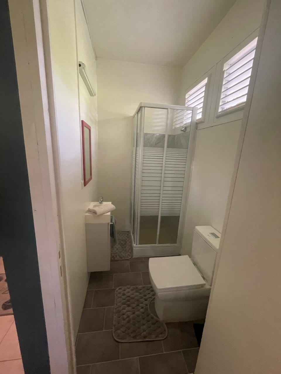 Shower, Toilet, towels