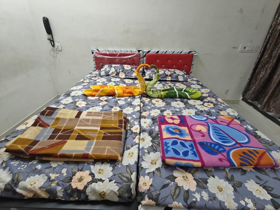 Heaven Enterprises Shared Rooms and BedSpaces Hostel in Thane