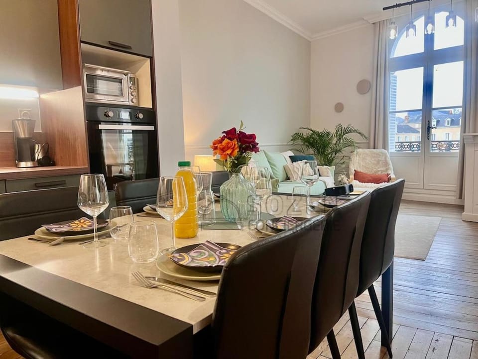 Logement d'exception avec vue - centre de Laval Apartment in Laval