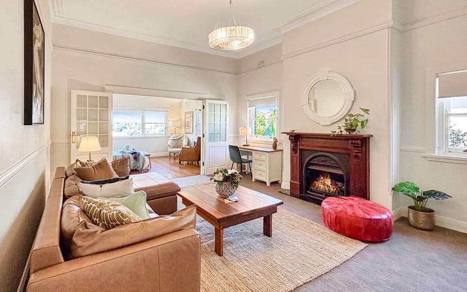 Kirribilli Gem - Retro Chic Spacious 2BR with Secure Garage Apartment in Sydney