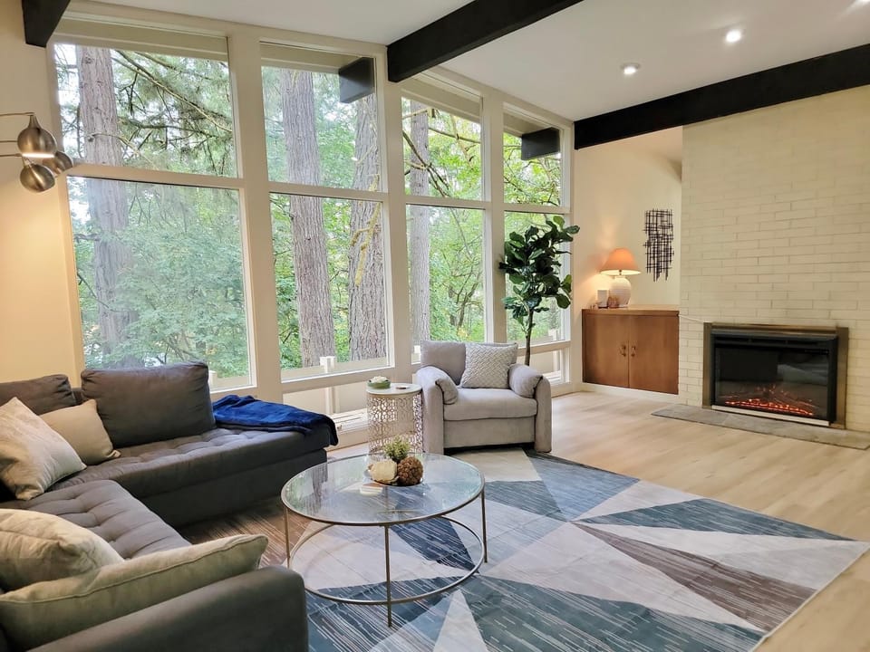 Luxury Ensuite Bedroom at The Crest House Vacation rental in Corvallis