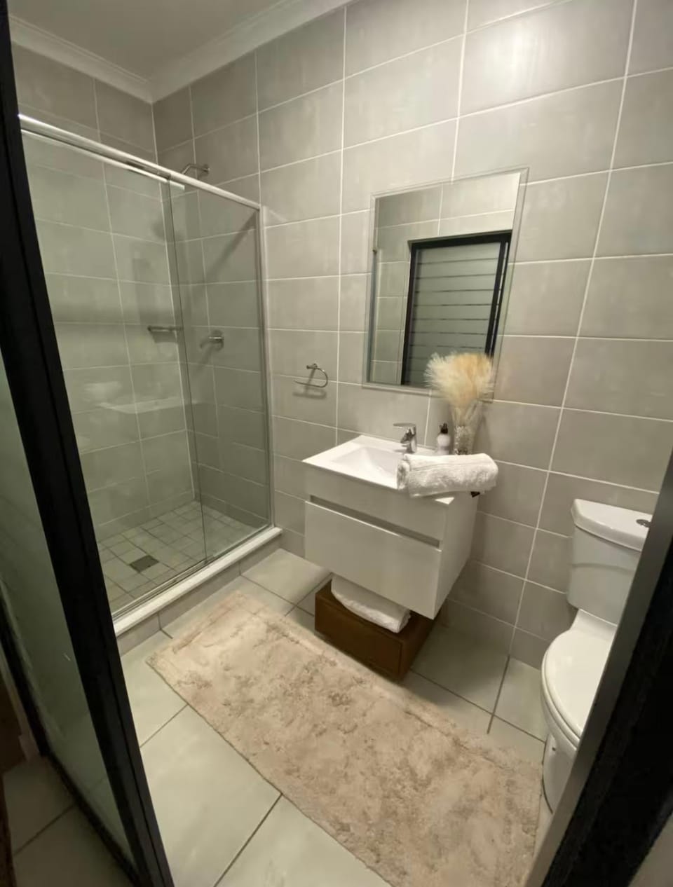 Blyde Lagoon View Facing Crystal 2 Large Bedrooms Apartment in Pretoria